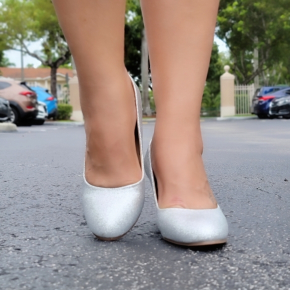 Silver Glitter Pumps Women’s Low Heel Round Toe Shoes - Picture 7 of 7